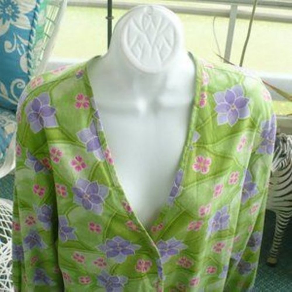 ❤️ CREST Scrub Top Snap Front Medium Green Floral - Picture 5 of 6